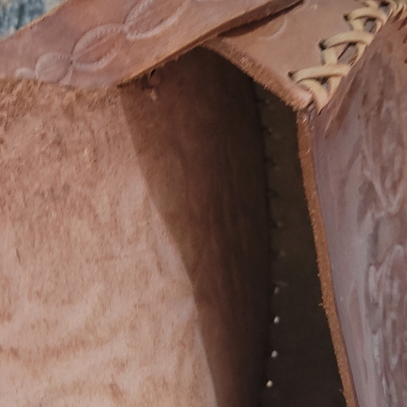 Hand Tooled Vintage Leather Bag - Picture 8 of 16